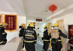 <b>传栏、电子显示屏、微信号等平台</b>