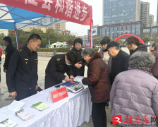 向过往群众普及消费学问